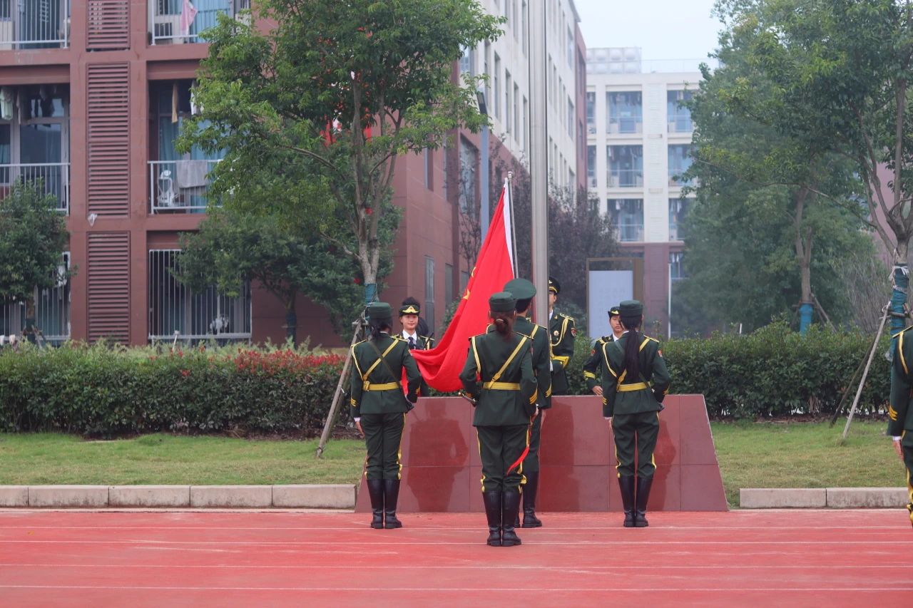 主题升旗仪式 | 土木与建筑工程学院 | “光辉七十五载，国旗下的誓言”主题升国旗仪式（6）