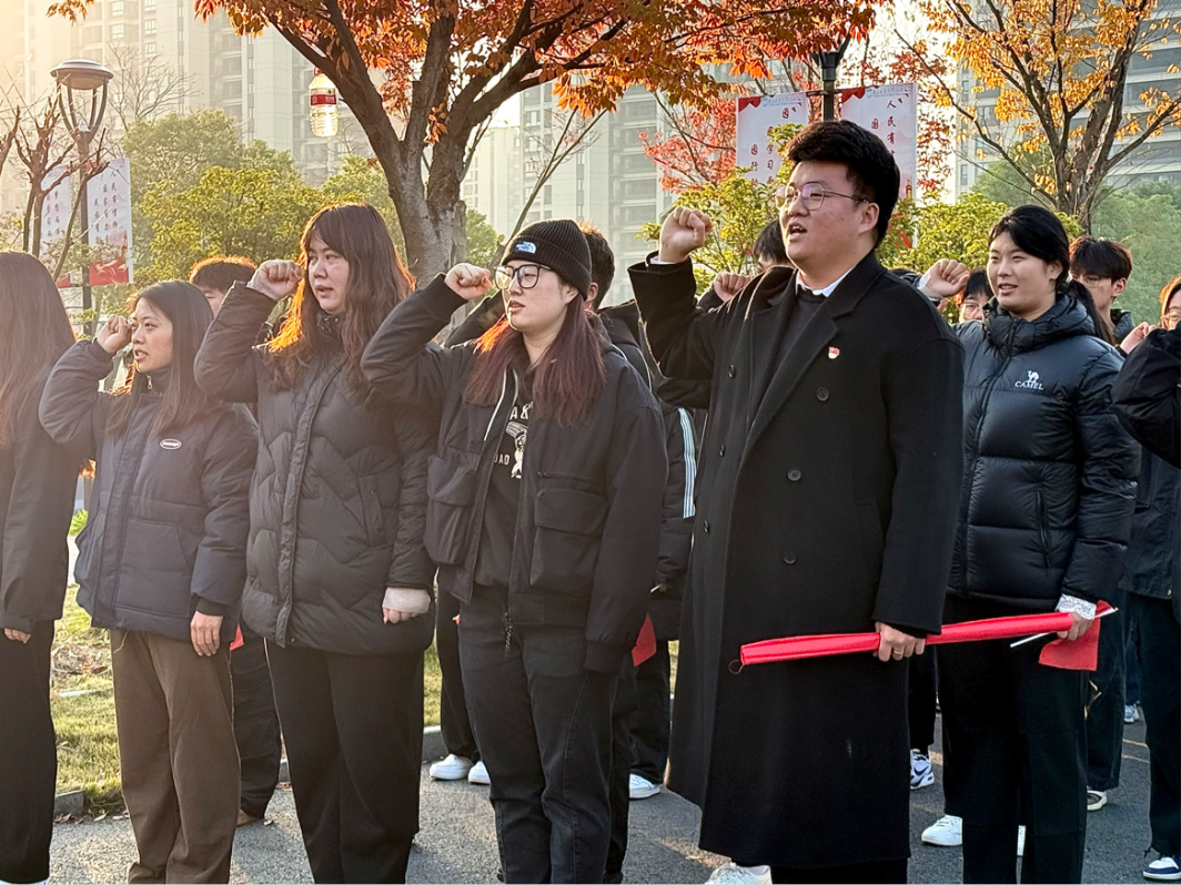 主题升旗仪式 | 艺术学院 | 艺术学院成功举办 “立诚信之姿，筑青年之魂”主题升旗仪式（5）