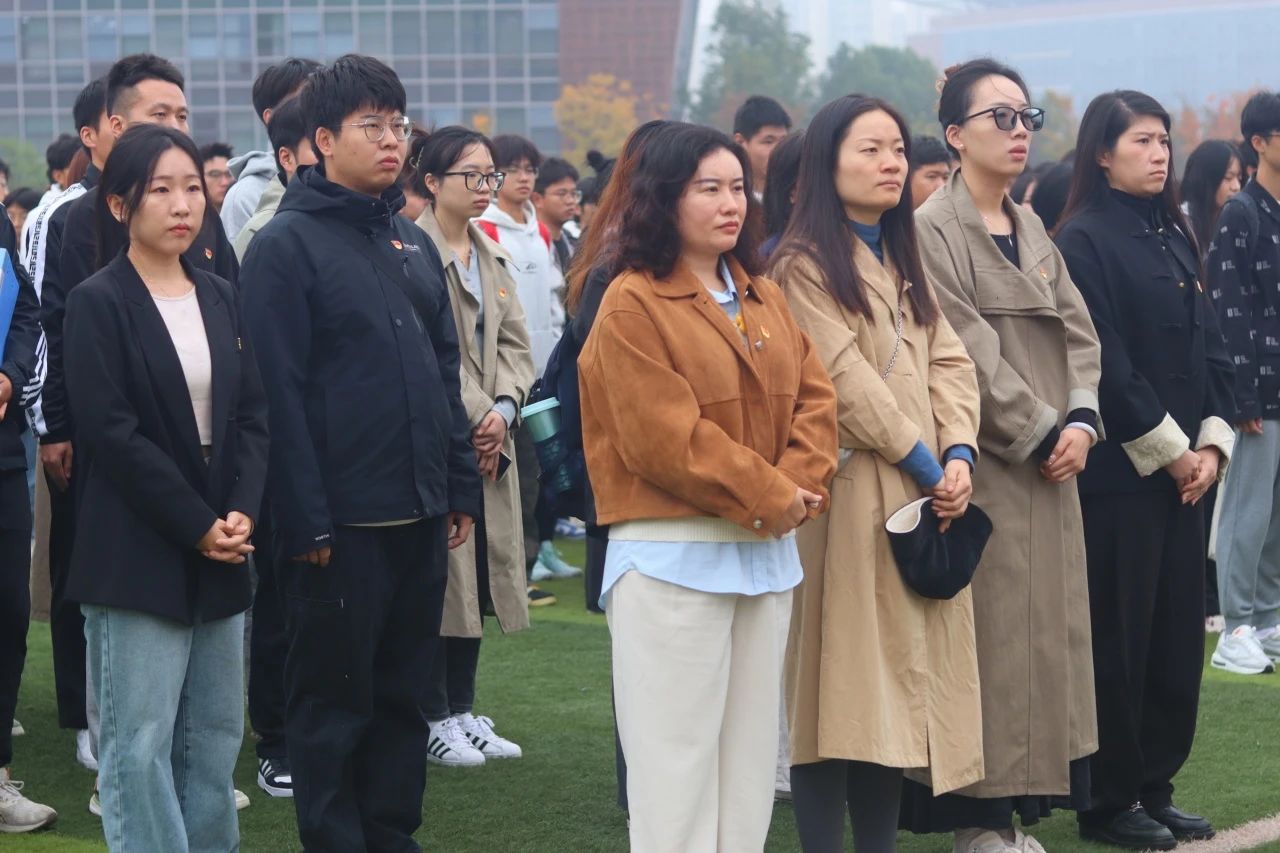 主题升旗仪式 | 土木与建筑工程学院 | “光辉七十五载，国旗下的誓言”主题升国旗仪式（1）