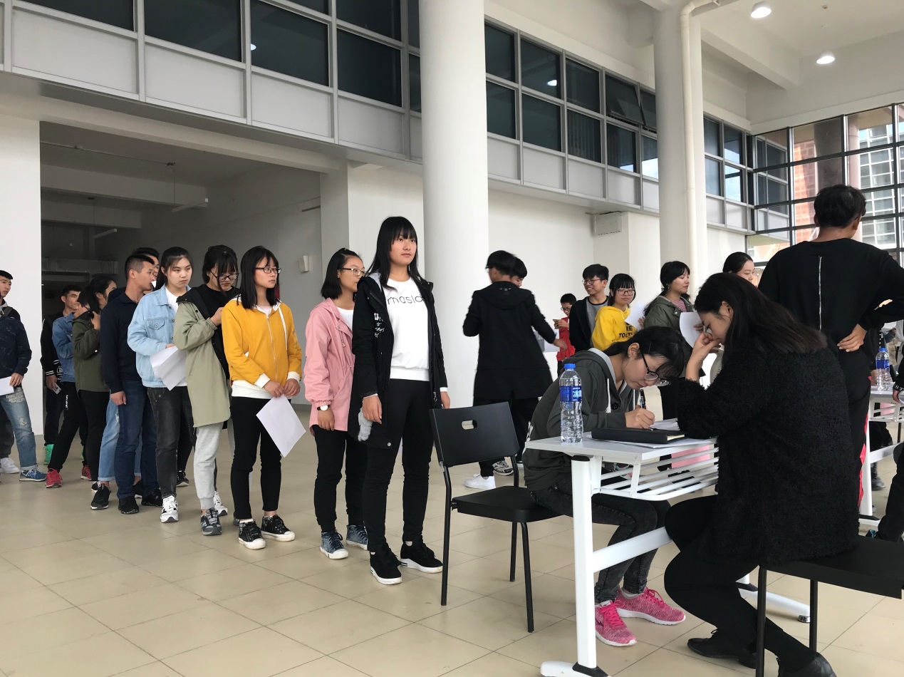 我校成功举办2017年勤工助学双选会