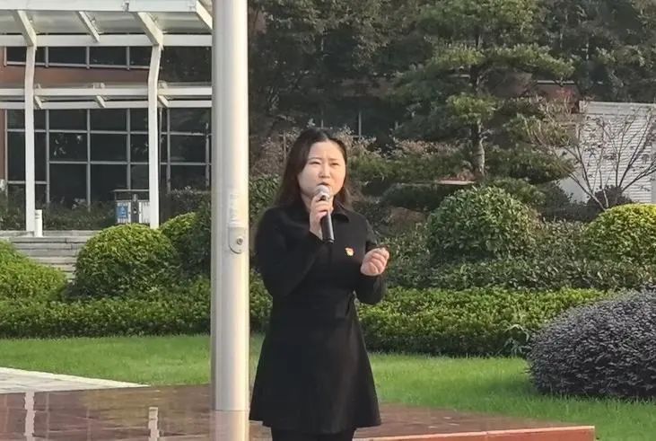 主题升旗仪式 | 商学院 | 踔厉奋发强国防 | 商学院青年学子国旗下演讲（6）