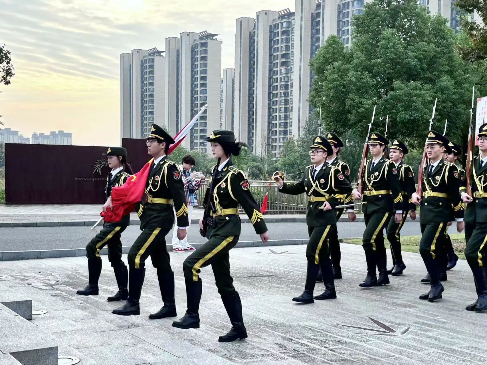 主题升旗仪式 | 计算机与通信工程学院 | 巍巍国旗升,赤子心脉动(3)