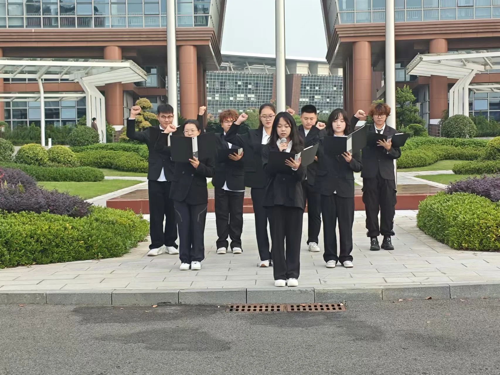 主题升旗仪式 | 计算机与通信工程学院 | 巍巍国旗升,赤子心脉动(7)