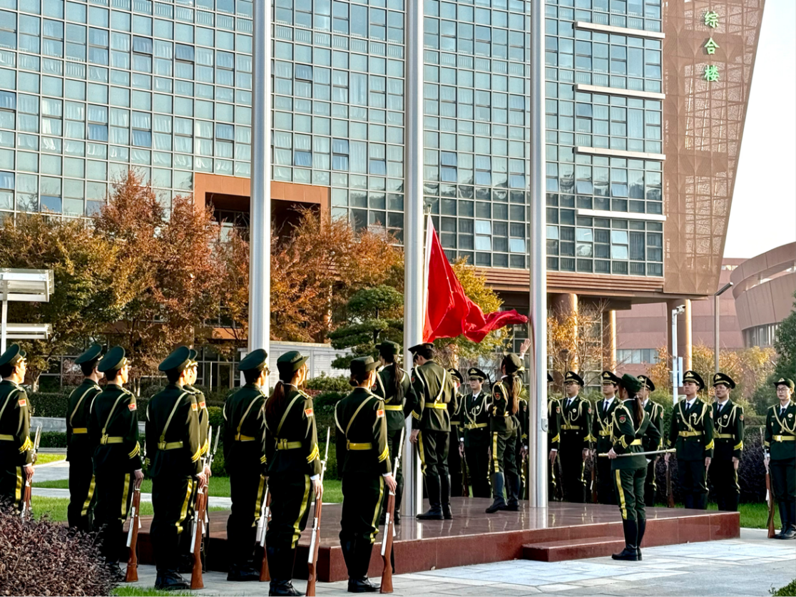 主题升旗仪式 | 艺术学院 | 艺术学院成功举办 “立诚信之姿，筑青年之魂”主题升旗仪式（2）