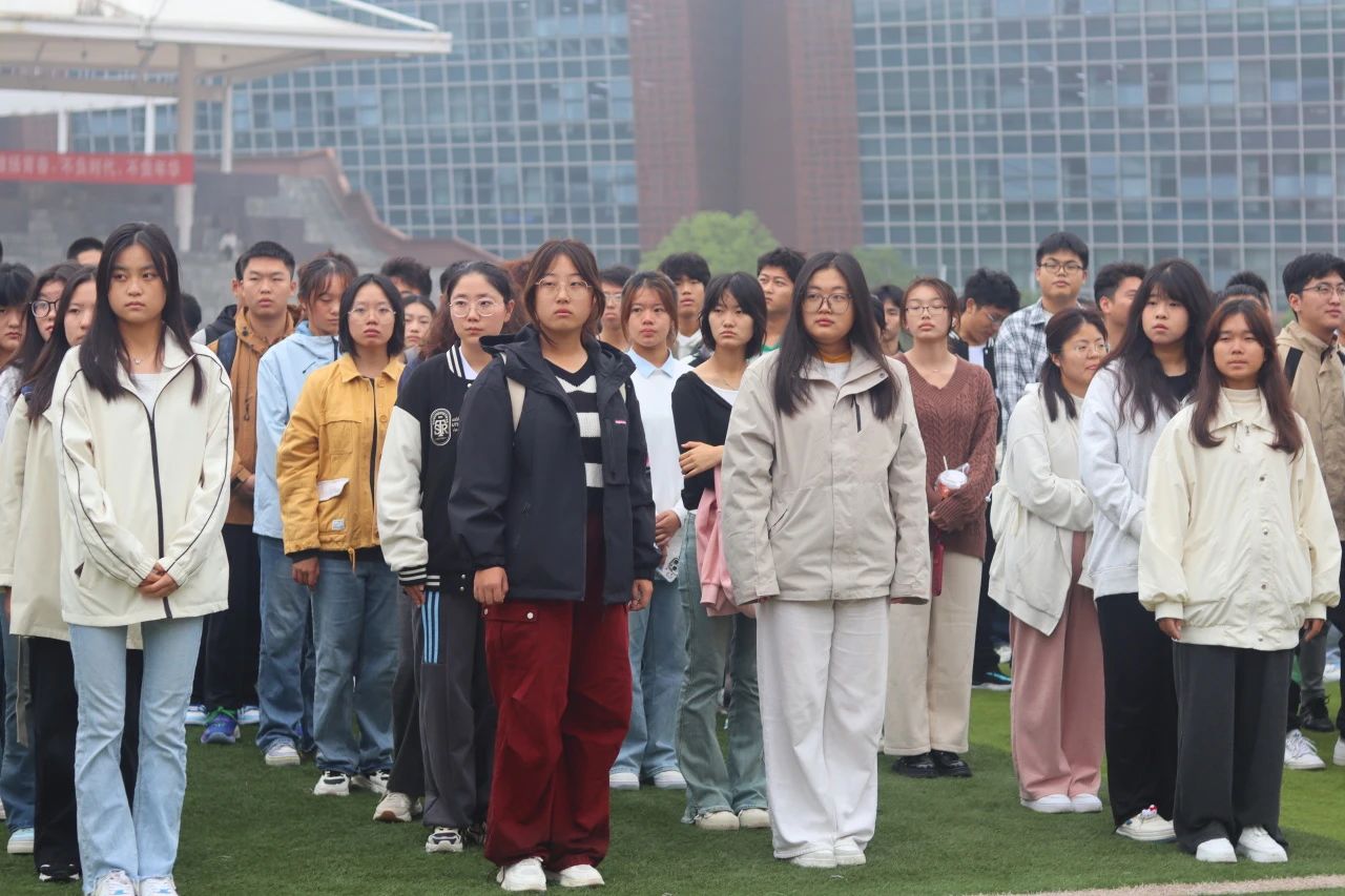 主题升旗仪式 | 土木与建筑工程学院 | “光辉七十五载，国旗下的誓言”主题升国旗仪式（4）